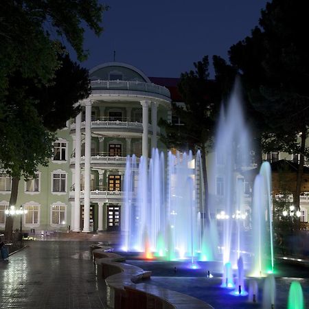 Bahoriston Hotel Guliston Esterno foto