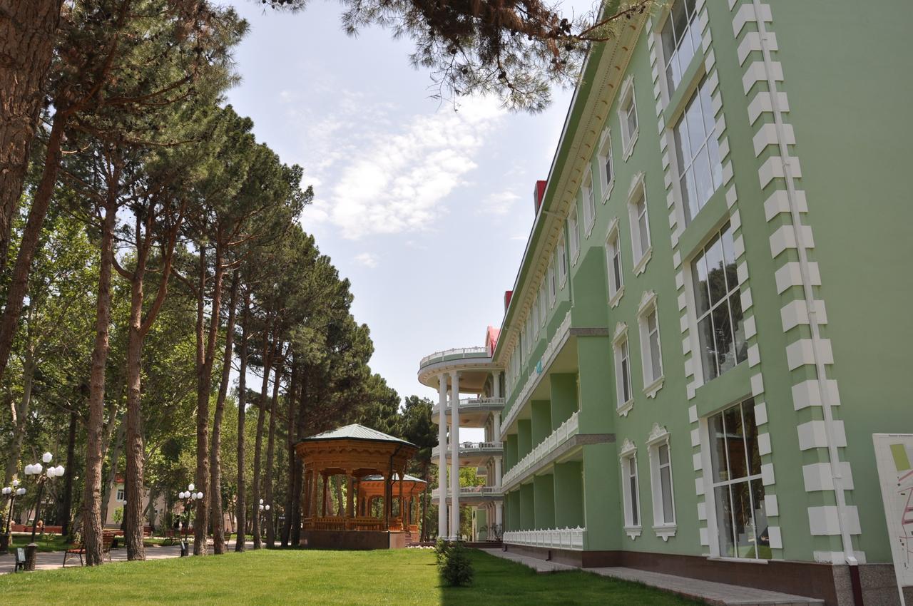 Bahoriston Hotel Guliston Esterno foto