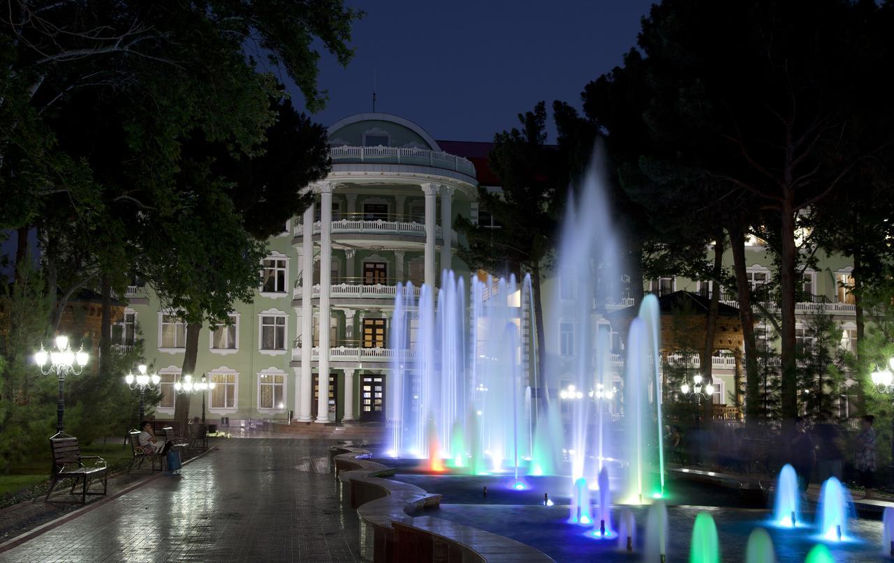 Bahoriston Hotel Guliston Esterno foto