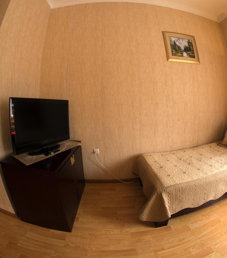 Bahoriston Hotel Guliston Esterno foto